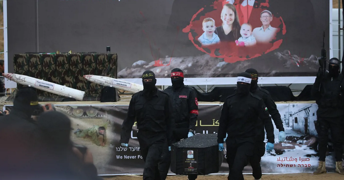 اسرائيل تسمح للفريق المصري بتجاوز الخط الأصفر للبحث عن رفات المحتجزين لدى "حماس"